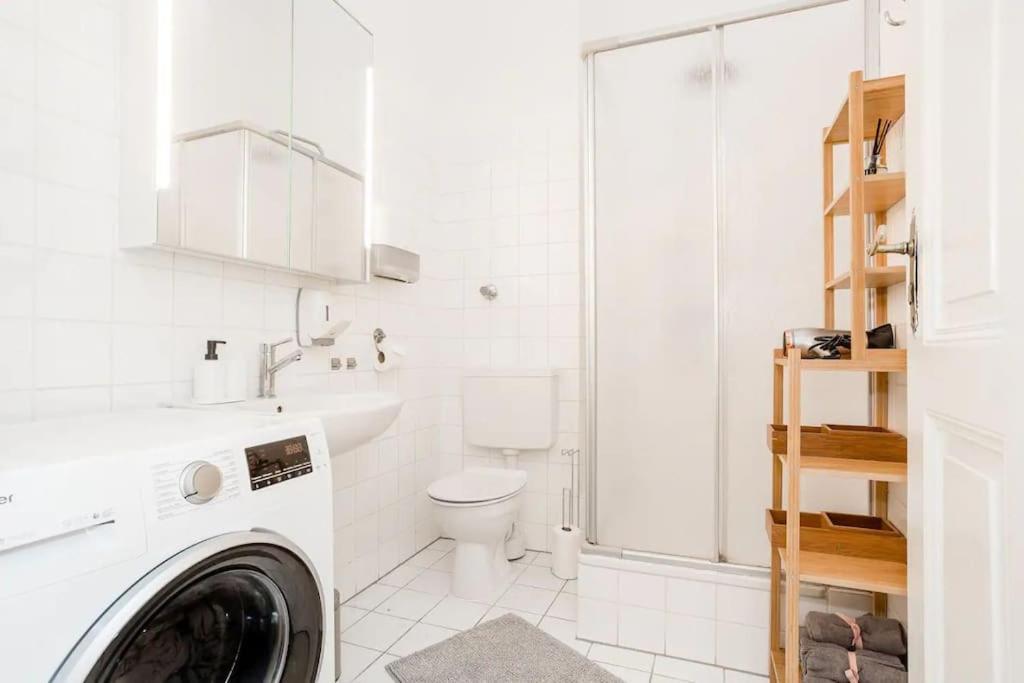 Newly Furnished Apartment For Up To 6 People Берлін Екстер'єр фото