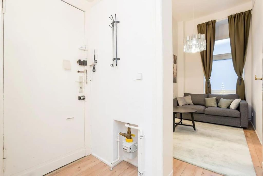 Newly Furnished Apartment For Up To 6 People Берлін Екстер'єр фото