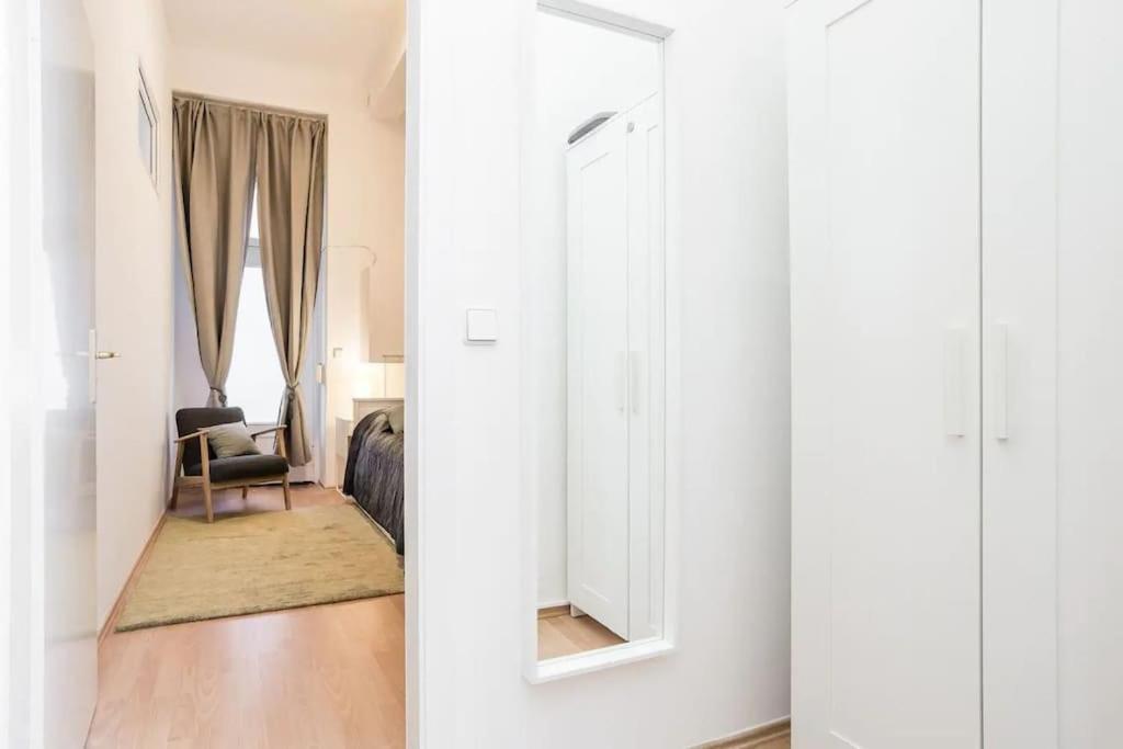 Newly Furnished Apartment For Up To 6 People Берлін Екстер'єр фото